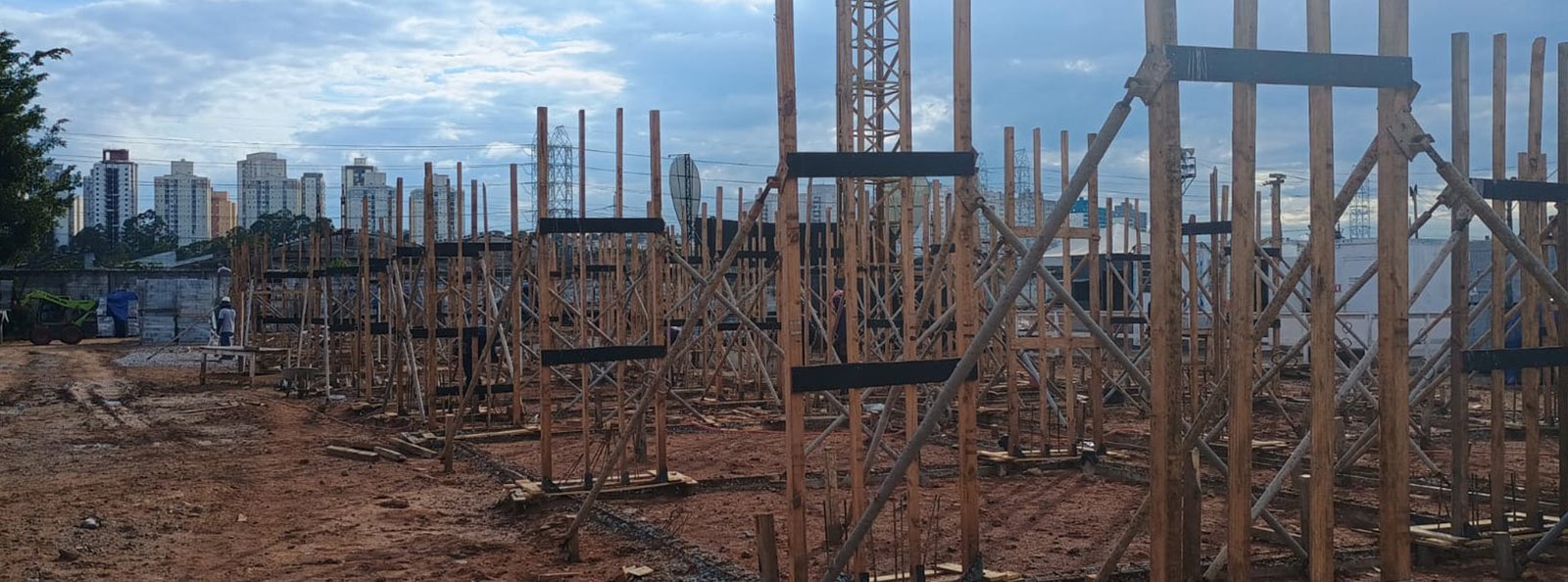 Gastalhos e Grades de Pilares Transição Torre B (1ª Etapa)